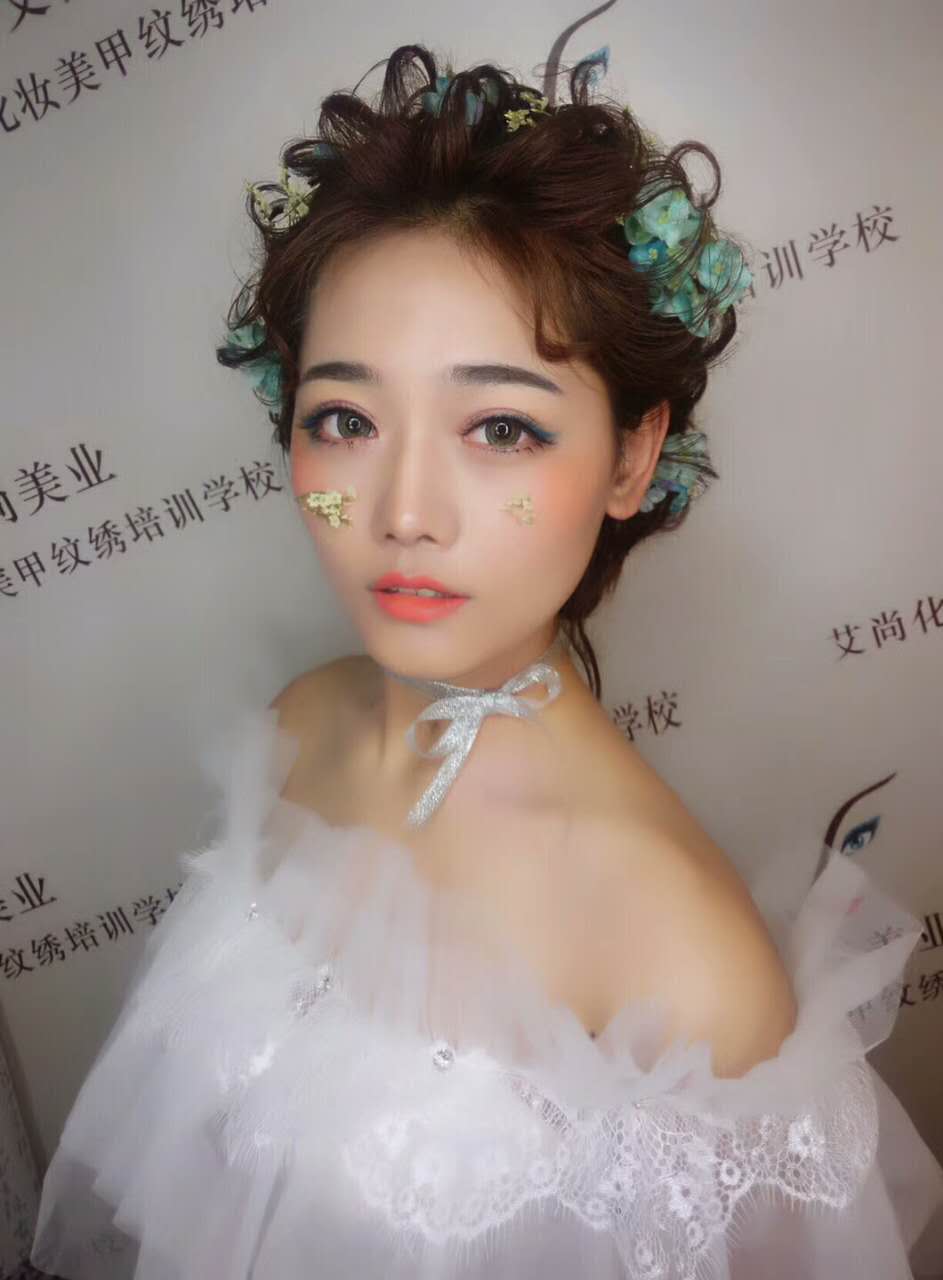 【美妆】同一个模特，不同的化妆风格(图1)