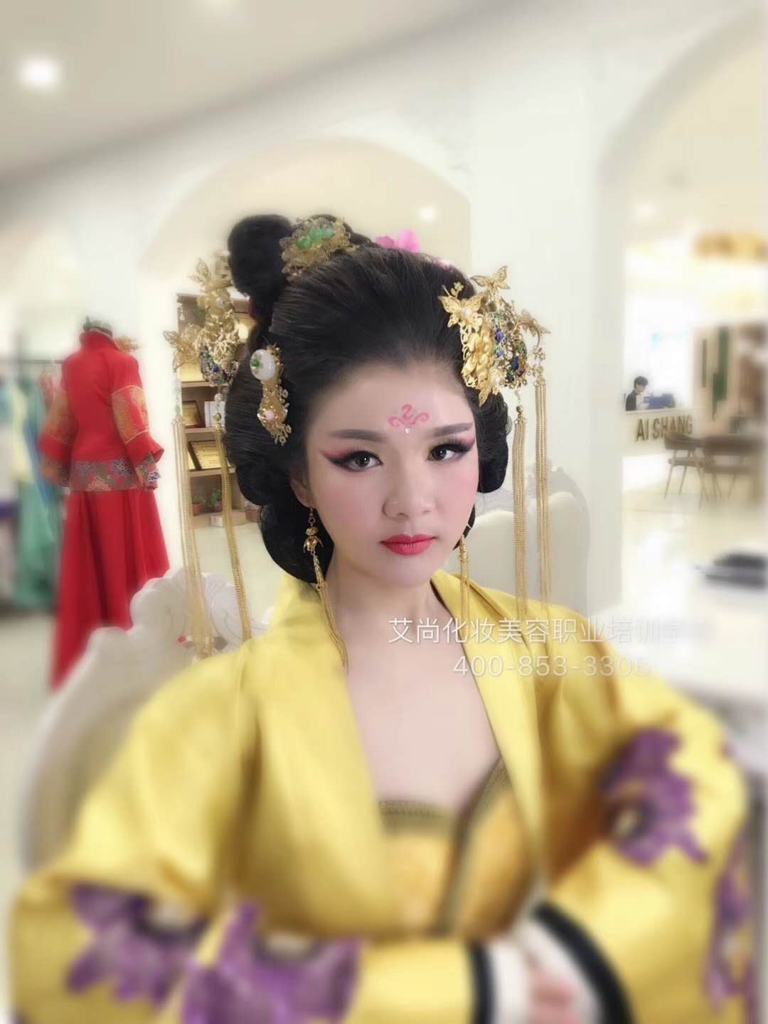 艾尚美业专三班今日所学习唐装造型(图2)