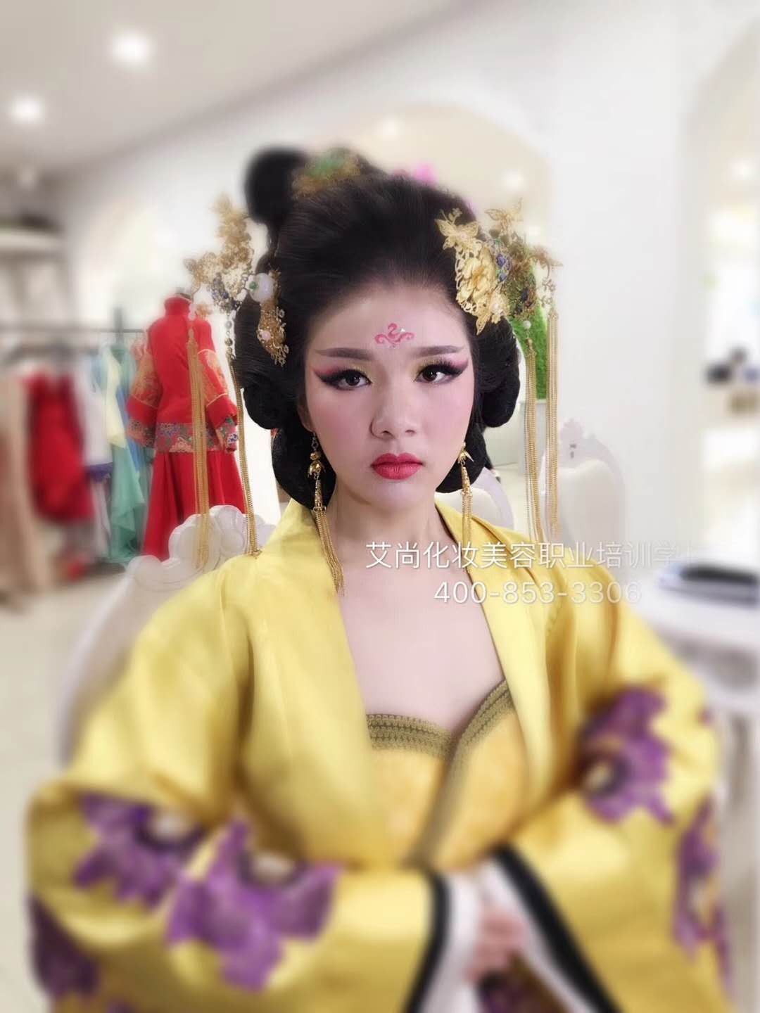 艾尚美业专三班今日所学习唐装造型(图3)