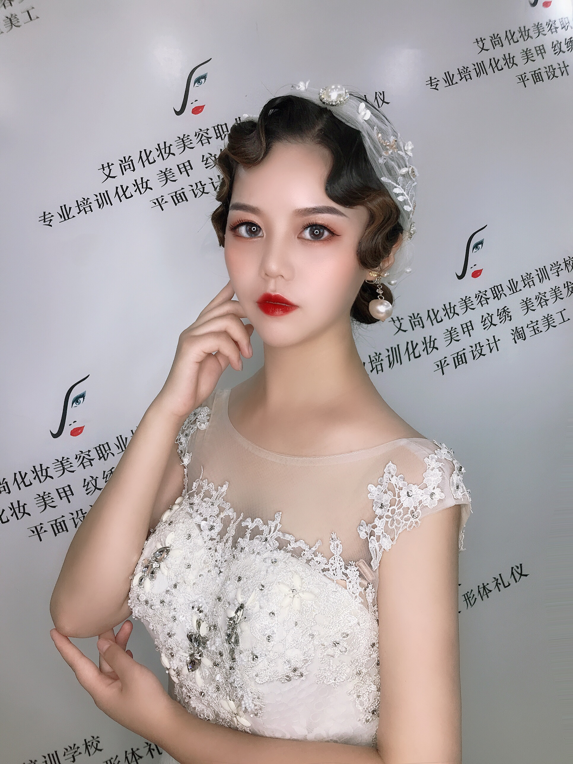 学新娘跟妆怎么样？多久可以成为专业的化妆师(图1)