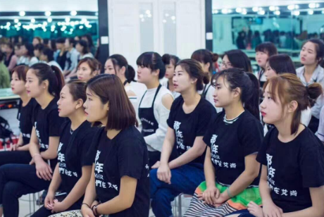 漯河化妆学校哪家好——选择艾尚(图1) 漯河化妆学校哪家好——选择艾尚(图1)