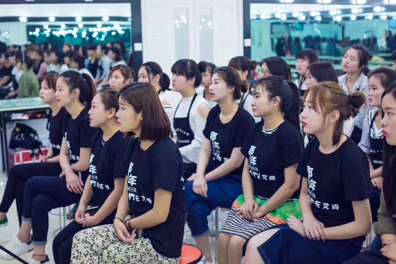 技能+学历双证护航艾尚化妆美甲培训学校(图4) 技能+学历双证护航艾尚化妆美甲培训学校(图4)
