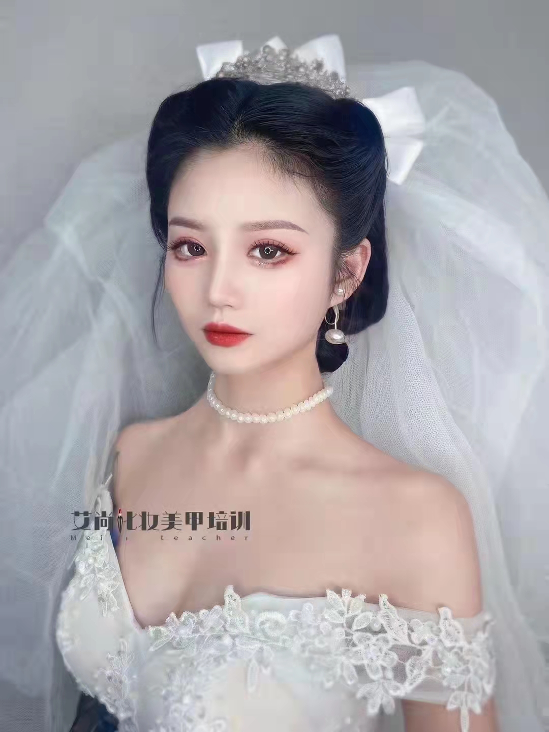 新娘化妆前景如何?没有基础好学不?(图1) 新娘化妆前景如何?没有基础好学不?(图1)